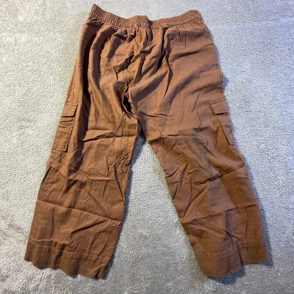 Cato Women's Brown Linen‎ Blend Cargo Capri Pants Medium Elastic Cargo Pockets